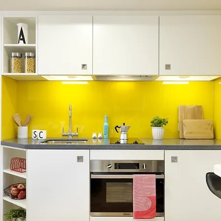 Student Castle Apartment *